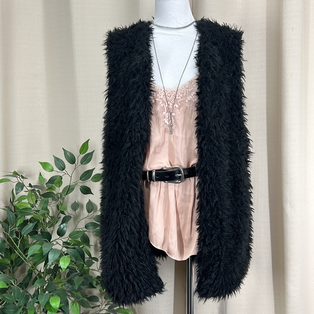 MADDEN GIRL faux fur black vest - Picture 4 of 16